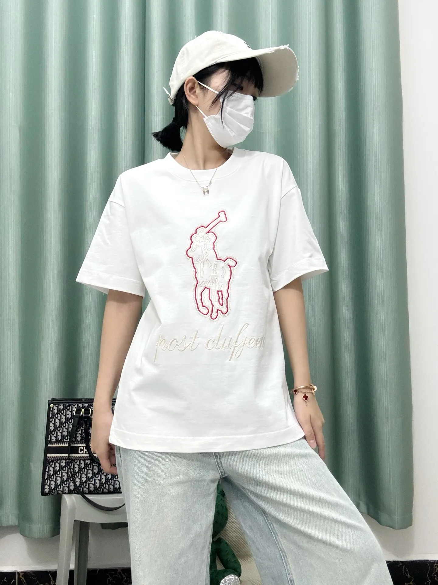 White ， Same Style